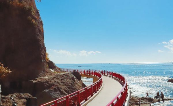 Iwaya Caves Enoshima: The Wild, Windy, Slightly Unhinged Side of the Island You Didn’t Expect Entrace to Iwaya Caves 2 Red fencess Entrance to Iwaya Caves