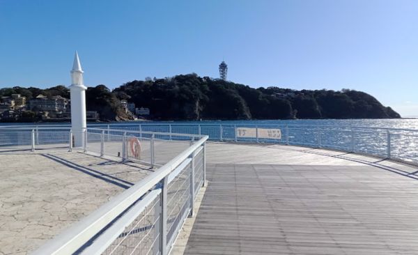 片瀬漁港白灯台